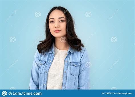 Estilo Livre Chinesa De Jaqueta Jean Isolada Em Cinza Foto De Stock