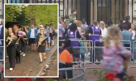 Queen Death Hundreds Join Hours Long Queues Outside Palace To Pay