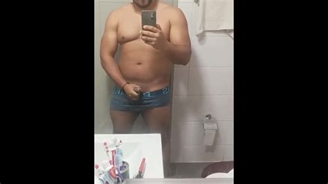 シャワーを浴びている間私は急いで立ち去る Pornhub Gay