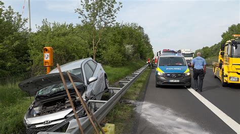 Nonstopnews Autofahrerin Kommt Von Der Autobahn Ab Und F Hrt Rund