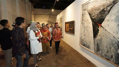 Pameran Lukisan ArtOs Nusantara Dibuka Bupati Ipuk Momentum Mendukung