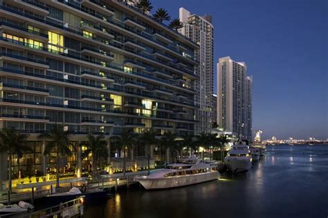 Downtown Miami Buildings — Stock Photo © ddmitr #49142163 