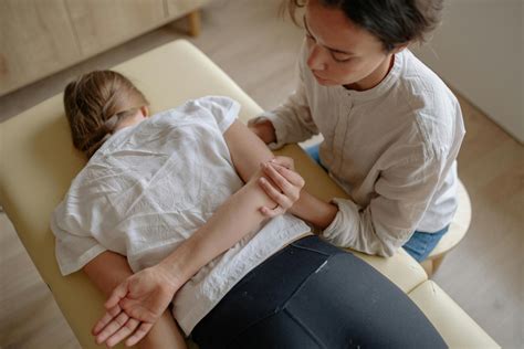 Chiropractor Vs Physiotherapist Choosing The Right Therapy For You