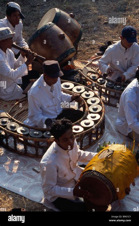 Cambodia music flute hi-res stock photography and images - Alamy