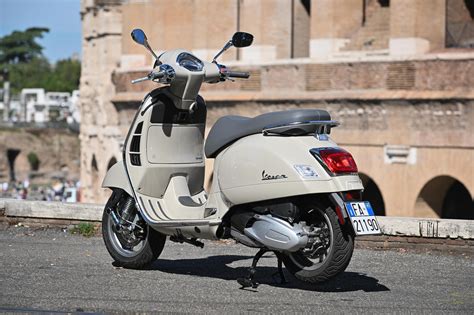 Essai les nouvelles Vespa GTS 125 et 300 tiennent le haut du pavé à