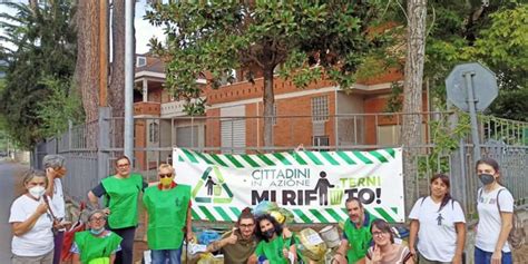 Terni Mi Rifiuto Denuncia Il Furto Di Guanti Sacchi Per L