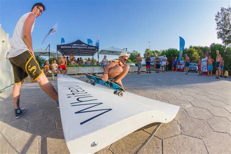 Itinerant Surf School With Surfskate And Ondazero Modules That Can