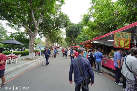 雲林 古坑綠色隧道 假日市集超好買 各種美食 小吃 新鮮蔬果 還有大草坪 沙坑可以放電小孩 猴子【東】遊記