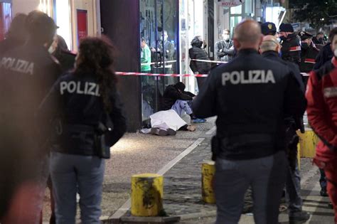 Napoli Sparatoria Nel Quartiere Fuorigrotta Ucciso Un 78enne Tgcom24