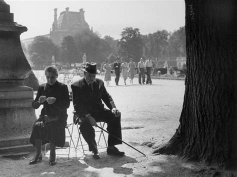 Robert Doisneau Couple In The Jardin Des Tuileries Paris Ca 1945