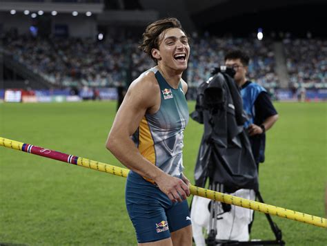 Athl Tisme D J Au Sommet De Son Art Duplantis Bat Encore Son Record