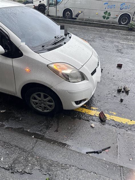 獨／汐止「磁磚雨」從天降 女駕駛還在車內磁磚砸面前 社會萬象 社會 聯合新聞網