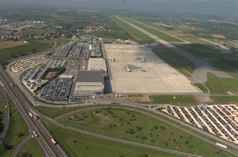 Aeroporto Valerio Catullo Di Verona Villafranca Veduta A Flickr