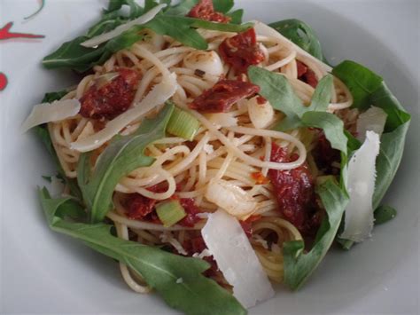 Spaghetti Mit Tomaten Pesto Und Zuckerschoten Rezept Kochbar De