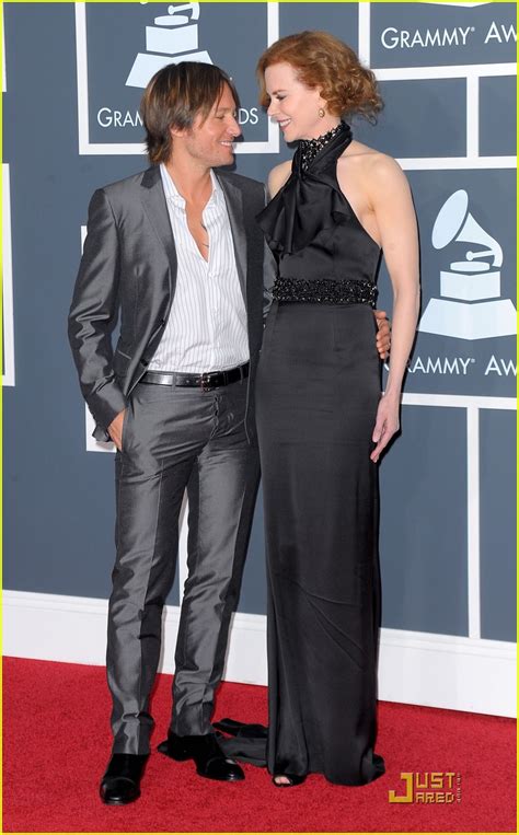 Nicole Kidman Grammys 2010 Red Carpet With Keith Urban Photo