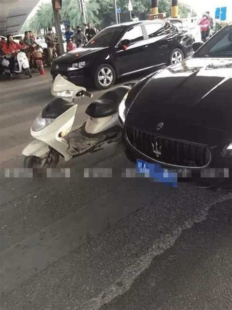 電動車馬路撞上瑪莎拉蒂總裁，雙方棄車而逃，網友：這是走私車吧 每日頭條