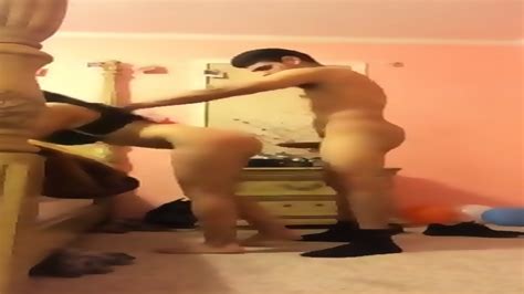 JOVEN LATINA DE TETAS GRANDES AL ESTILO PERRITO