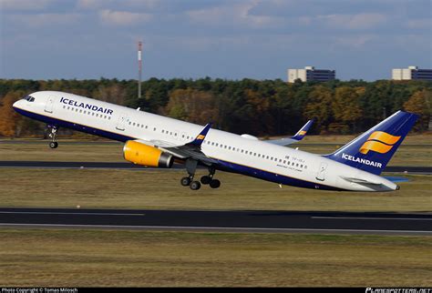 Tf Isj Icelandair Boeing Wl Photo By Tomas Milosch Id