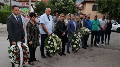 Godi Njica Masakra Gra Ana Sarajeva Koji Su Ubijeni Na D Enazi Svoje