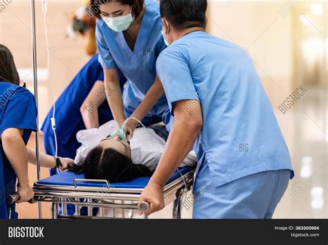 Medical Team Do Cpr Image And Photo Free Trial Bigstock