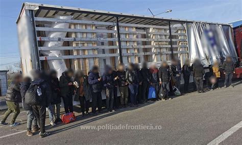 Zeci De Migran I Au Fost G Si I Ascun I Ntr Un Camion I Dou Tir Uri