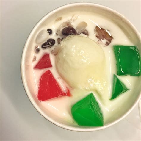 What Mary Loves: Foodie Alert: Jollibee Halo-Halo Sundae