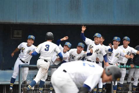 ＜学法石川・聖光学院＞4回、一挙7点を奪い、盛り上がる聖光学院ベンチ ― スポニチ Sponichi Annex 野球