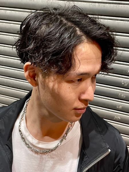 メンズショートビジネスツーブロックセンターパートフェード｜ヘアカタログ｜高級理容室 床屋 ヒロ銀座ヘアーサロン