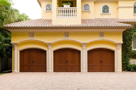 54 Cool Garage Door Design Ideas On Houses With PICTURES