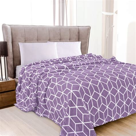 Cube Print All Season Fleece Blanket Anti Static Plush Soft And