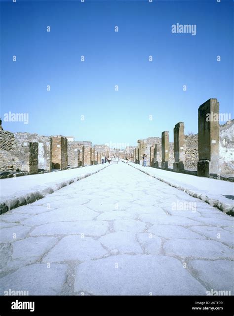 Via Dell Abbondanza Scavi Di Pompei World Heritage Stock Photo Alamy