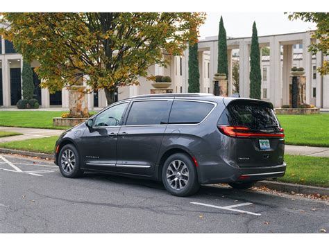 2021 Chrysler Pacifica Hybrid: 77 Exterior Photos | U.S. News