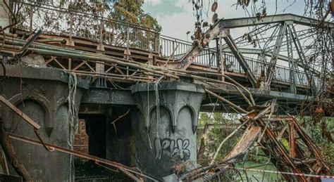 Roma Incendio Ponte Di Ferro Rogo Alimentato Da Sterpaglie Evacuati