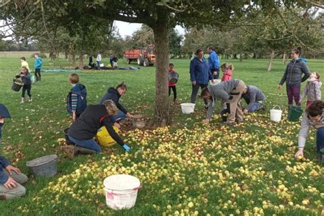 A Ambri Res Les Vall Es Litres De Jus De Pommes Produits Par Les