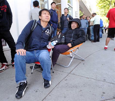 Crowds flock to Greenwich Avenue for new iPhone
