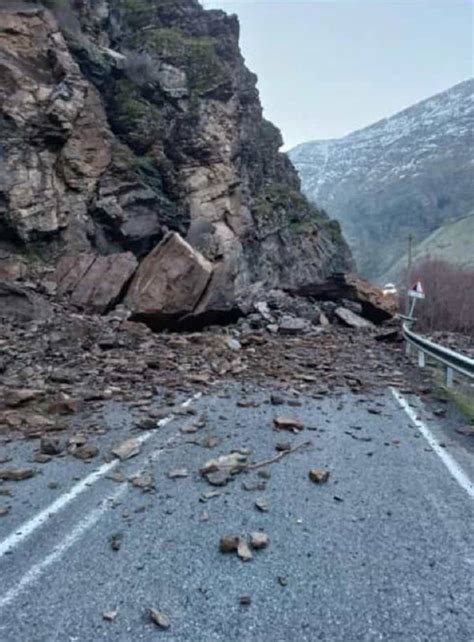 Hakkari Çukurca kara yolunda heyelan gerçekleşti