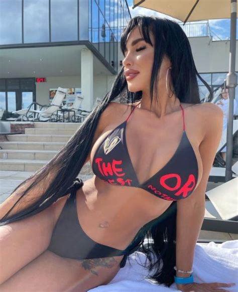 Hot Sexy Aleksandra Subotic Bikini Pics