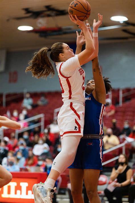 Womens Basketball Terriers Overcome Slow Start For Dominant Opening