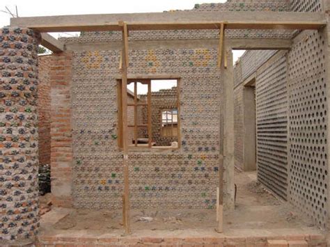 Nigeria Una Casa De Botellas Que Transforma La Basura En Una Vivienda Asequible Archdaily En