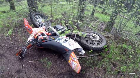 Funny Dirt Bike FAILS, CRASHES & CLOSE CALLS! Enduro Bandit 2017 - YouTube