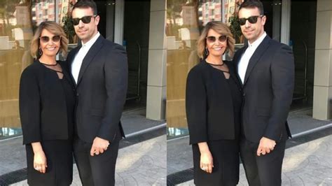 È arrivata la foto di İbrahim Çelikkol con sua madre Ayper Çelikkol