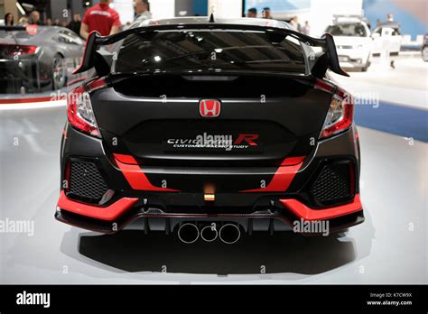 Le constructeur automobile japonais Honda présente la Honda civic type