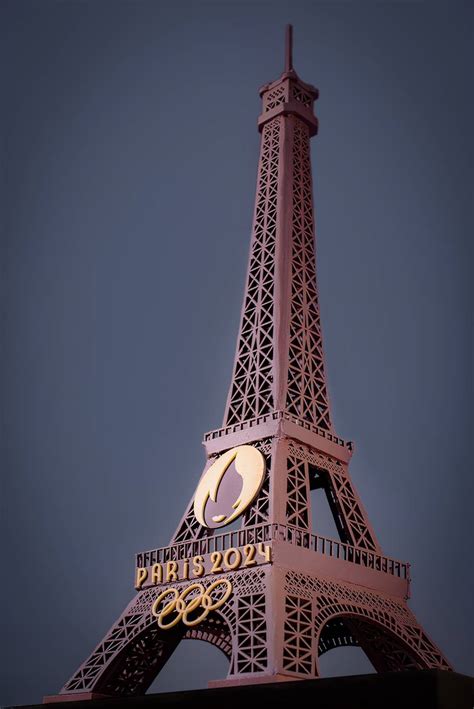 Sculpture En Chocolat La Tour Eiffel En Chocolat