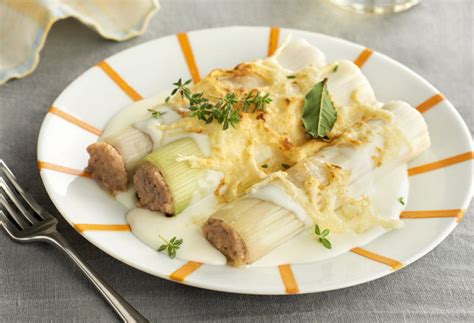 Canelones De Puerro Y Carne Con Bechamel