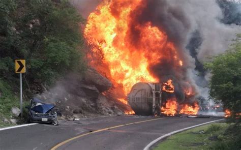 Tres heridos uno grave deja accidente entre Pipa y automóvil en la