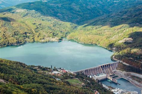 Central Hidroel Ctrico Perucac En El R O De Drina Foto De Archivo