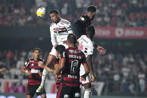 São Paulo x Flamengo confira desfalques prováveis escalações e mais