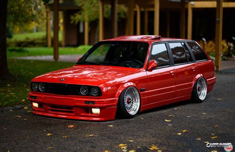 Bagged BMW 3 E30 Touring