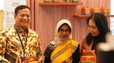 Berani Buat Variasi Rengginang Kidal Jadi Andalan Usaha Nasabah Pnm Mekaar