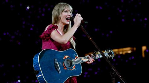 Taylor Swift Performs Last Kiss In Kansas City Watch